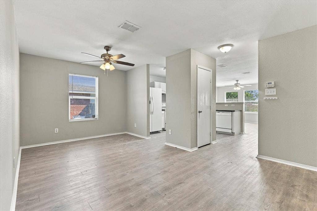 320 Deer Run Drive, Sanger, TX 76266