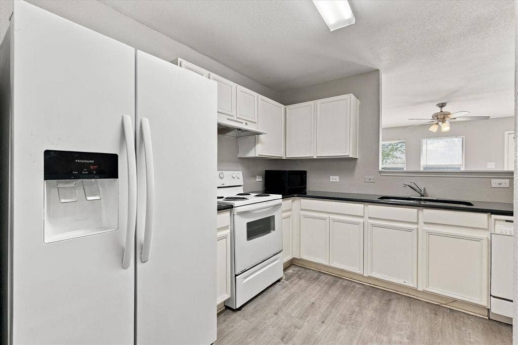 320 Deer Run Drive, Sanger, TX 76266