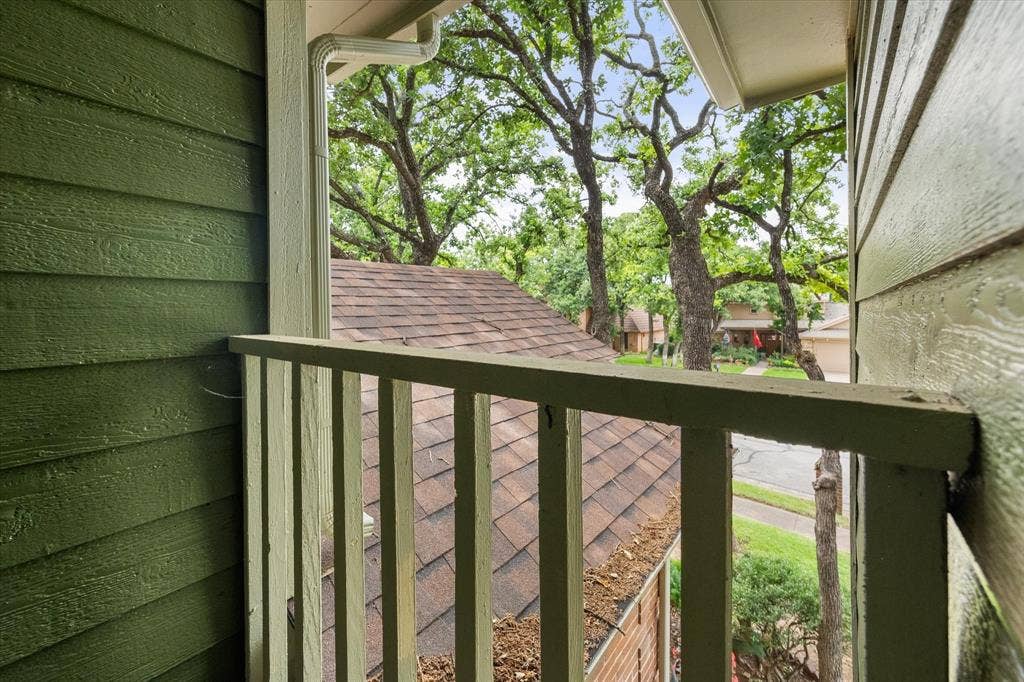 6616 Shorewood Drive, Arlington, TX 76016