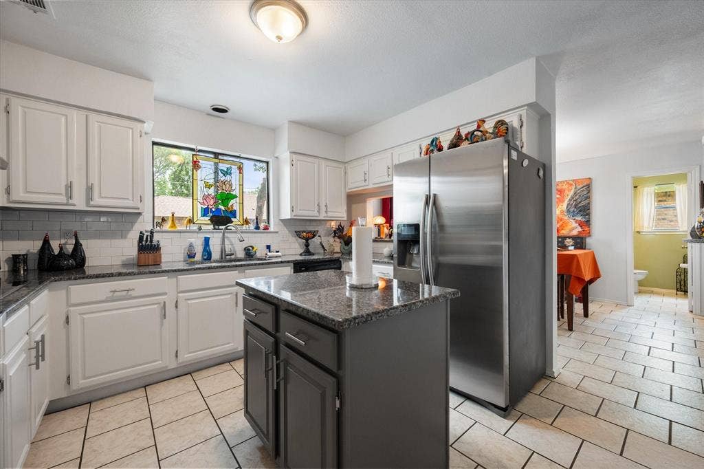 6616 Shorewood Drive, Arlington, TX 76016