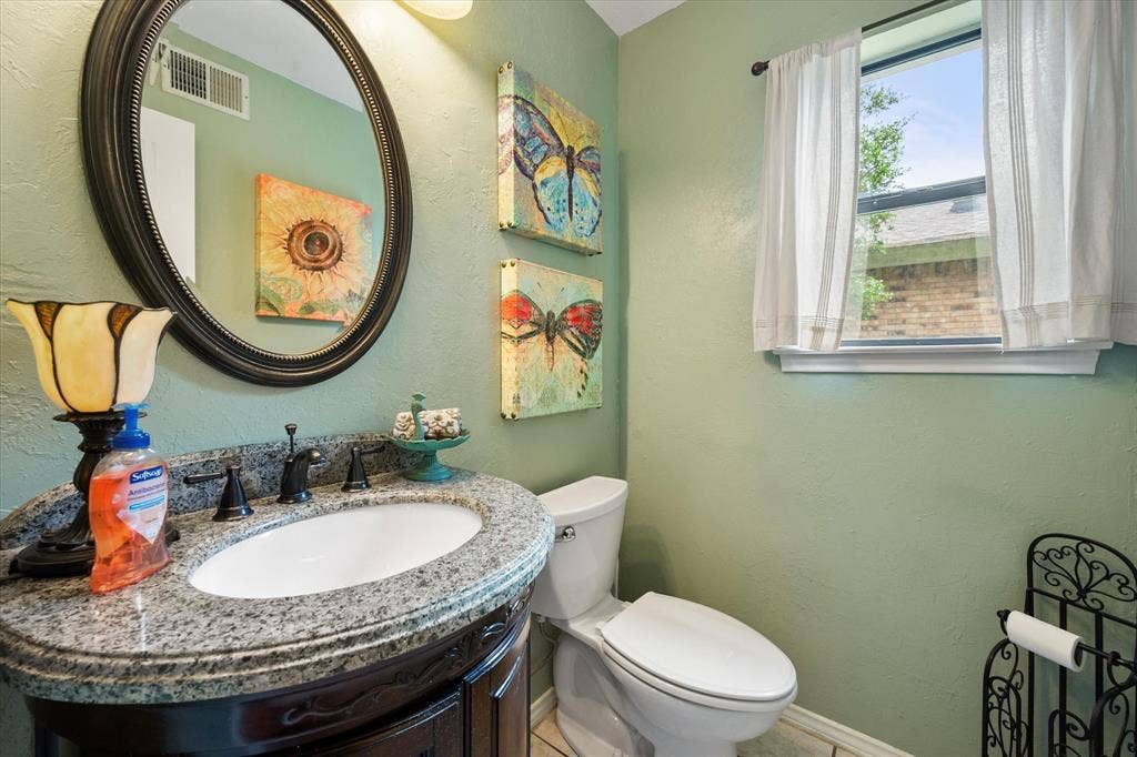 6616 Shorewood Drive, Arlington, TX 76016