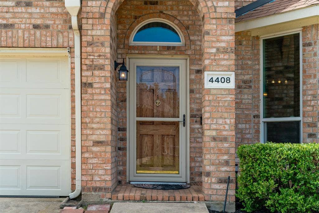 4408 Spanish Oak Circle, Corinth, TX 76208