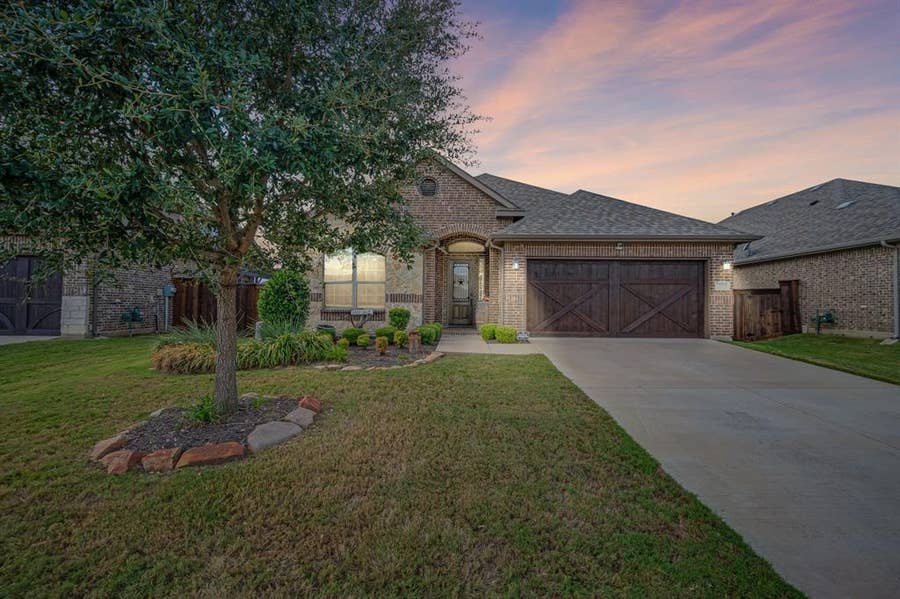 Property photo for 3212 Treyburn Lane, Mansfield, TX