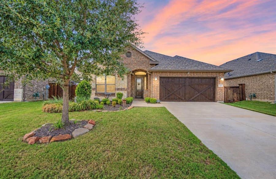 Property photo for 3212 Treyburn Lane, Mansfield, TX