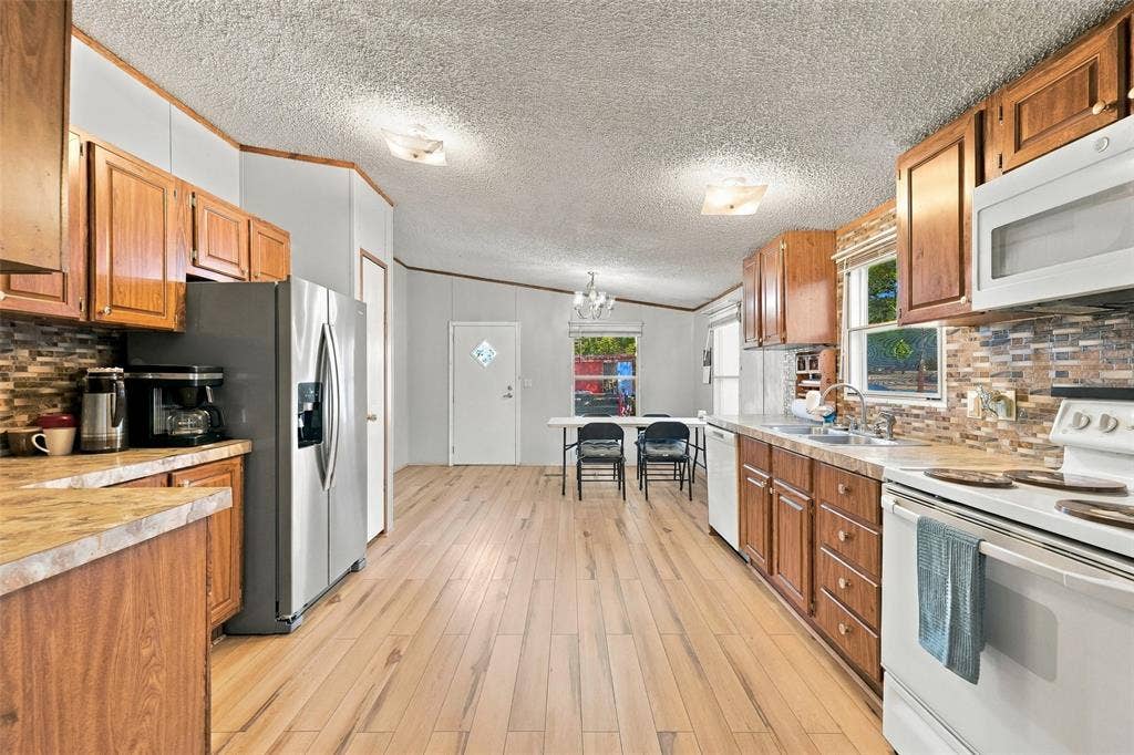 3111 Preston Road, Denison, TX 75020