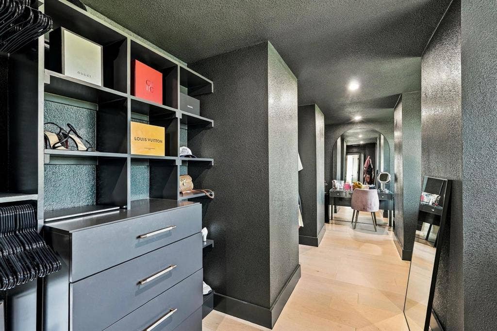 4301 Corabelle Lane, Prosper, TX 75078 Custom built-in shelving with integrated drawers