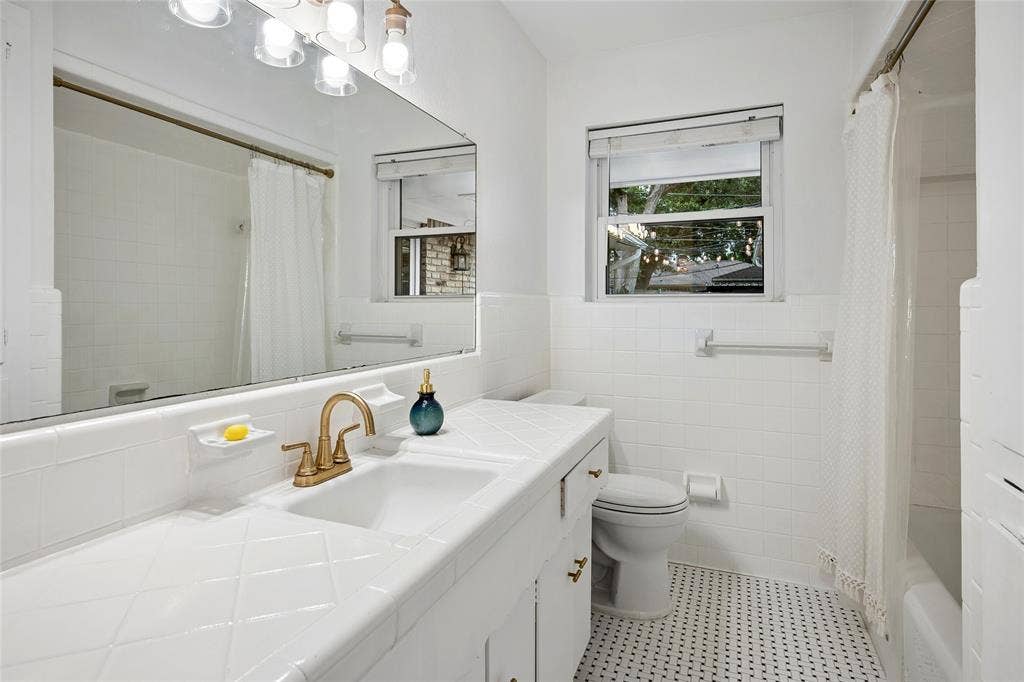 8426 Baumgarten Drive, Dallas, TX 75228