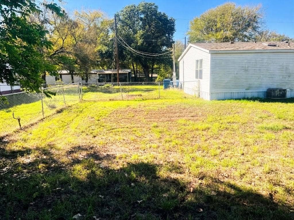 210 E Shadowwood, Gun Barrel City, TX 75156