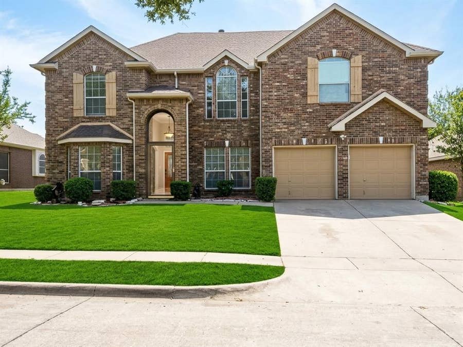 Property photo for 10 Pinedale Court, Mansfield, TX