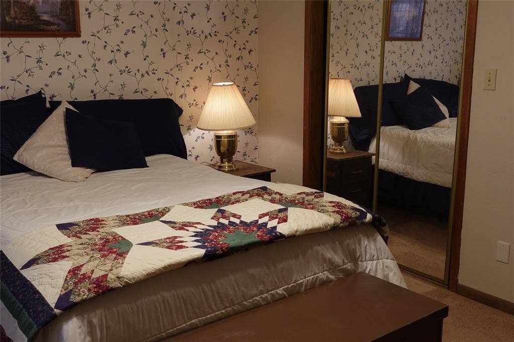 Patterned wallpaper