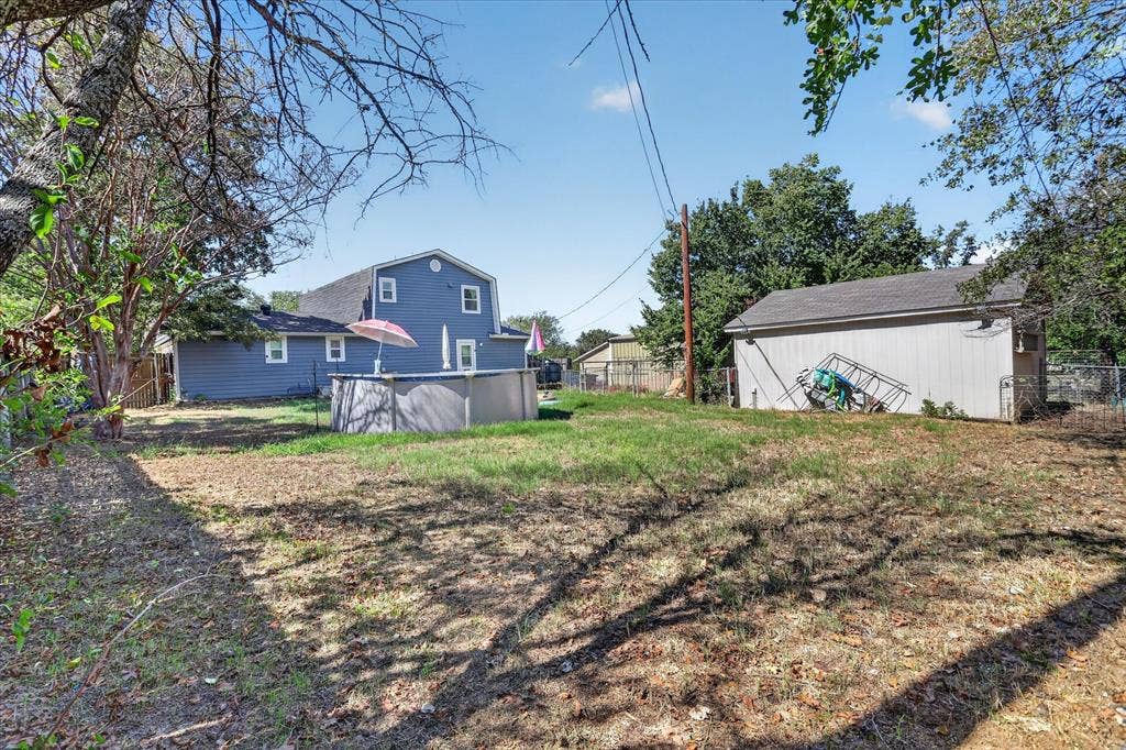 416 Cedarwood Street, Azle, TX 76020