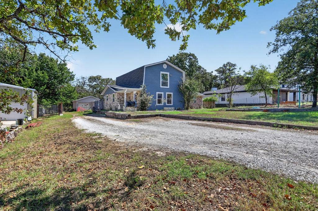 416 Cedarwood Street, Azle, TX 76020
