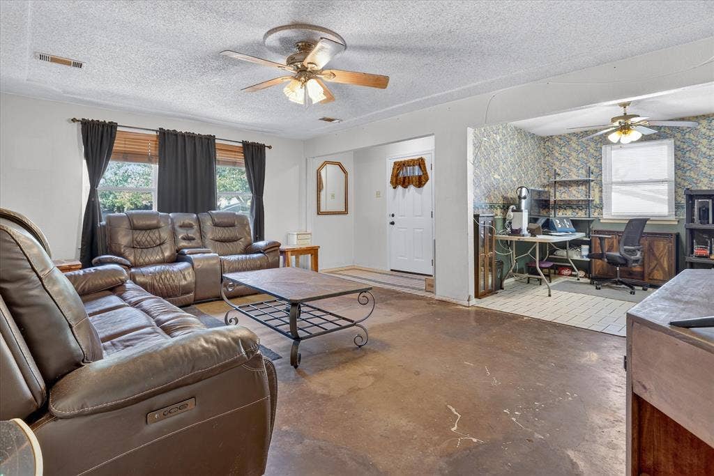 416 Cedarwood Street, Azle, TX 76020