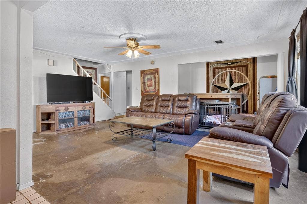 416 Cedarwood Street, Azle, TX 76020