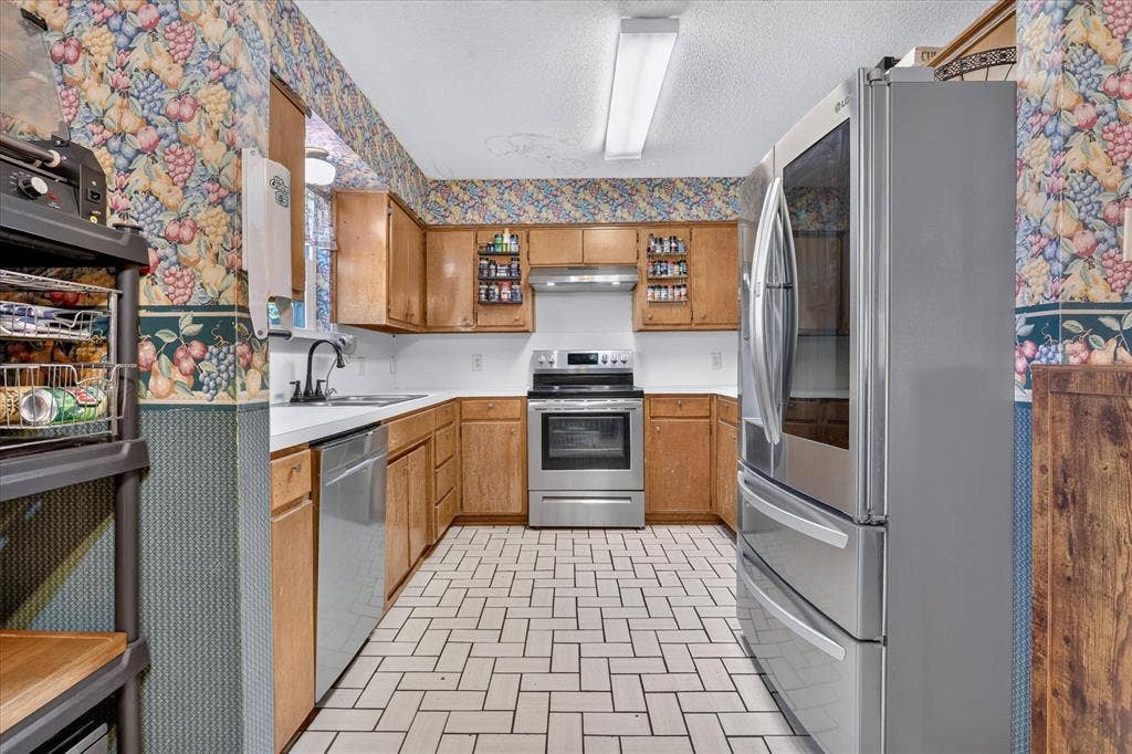 416 Cedarwood Street, Azle, TX 76020
