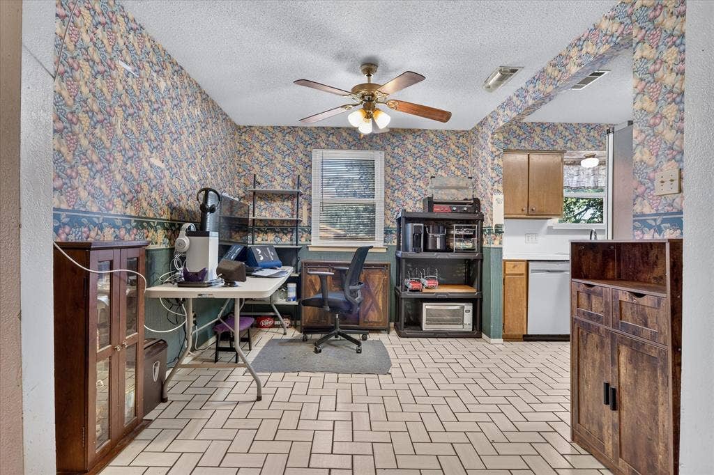 416 Cedarwood Street, Azle, TX 76020