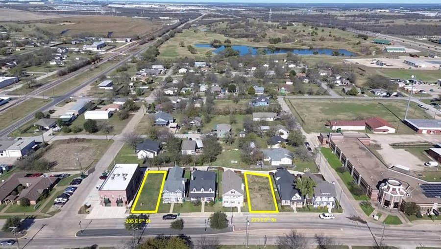 Property photo for 205 E 5th Street, Ferris, TX