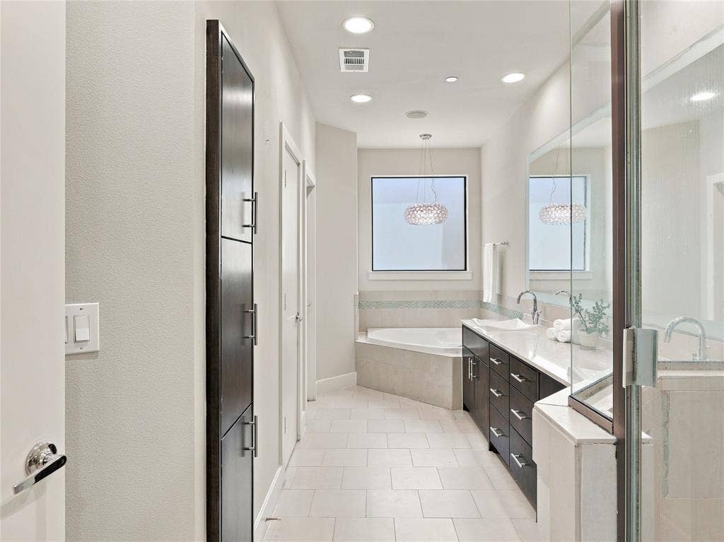 4618 Cedar Springs Road, #B, Dallas, TX 75219
