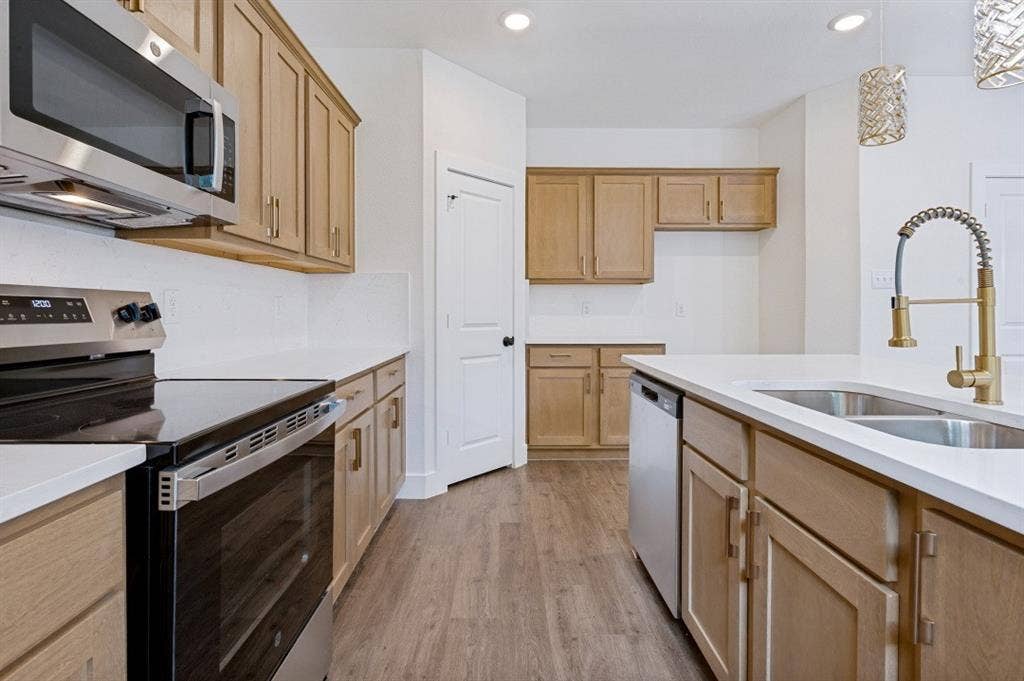 8916 Whitehall Lane, Dallas, TX 75232