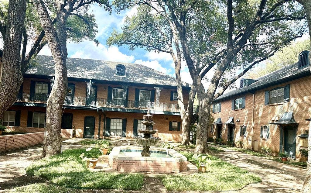 6023 E University Boulevard, #204, Dallas, TX 75206