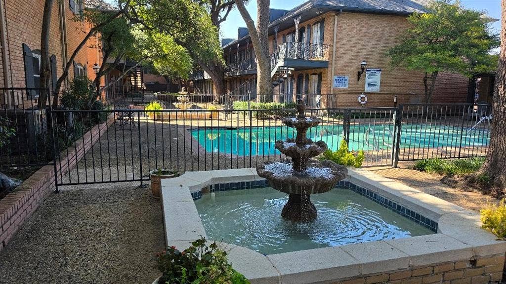 6023 E University Boulevard, #204, Dallas, TX 75206