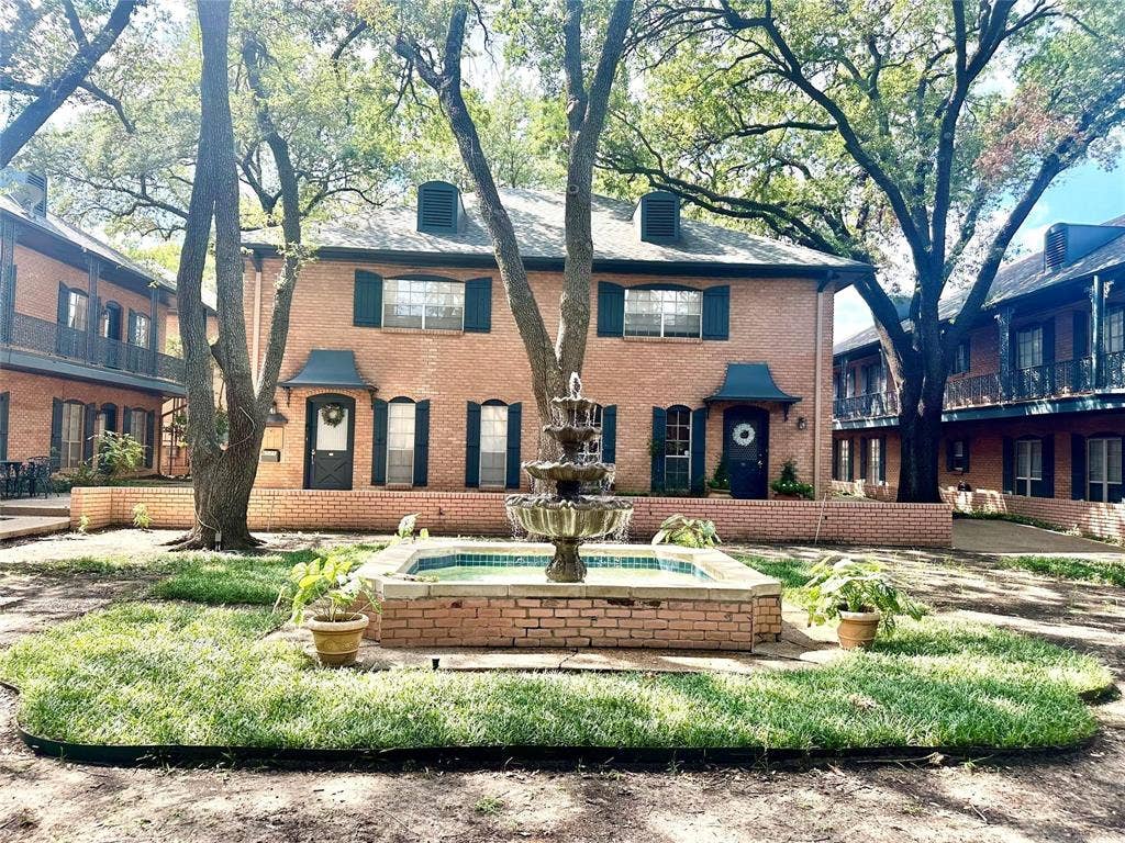 6023 E University Boulevard, #204, Dallas, TX 75206