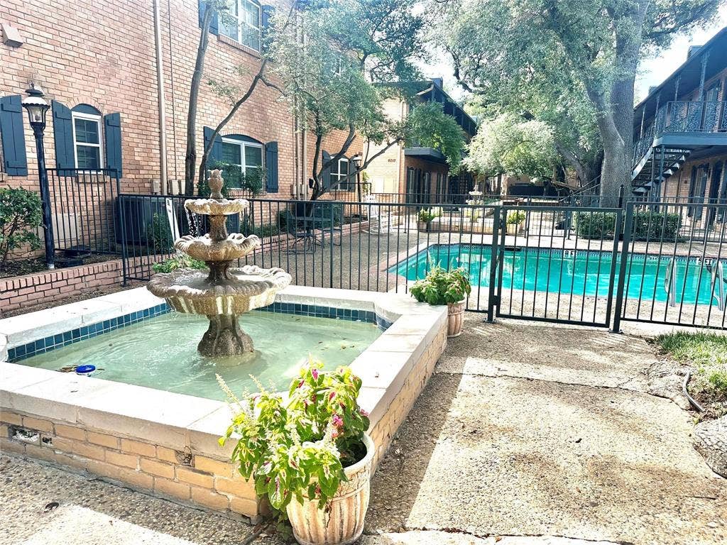 6023 E University Boulevard, #204, Dallas, TX 75206