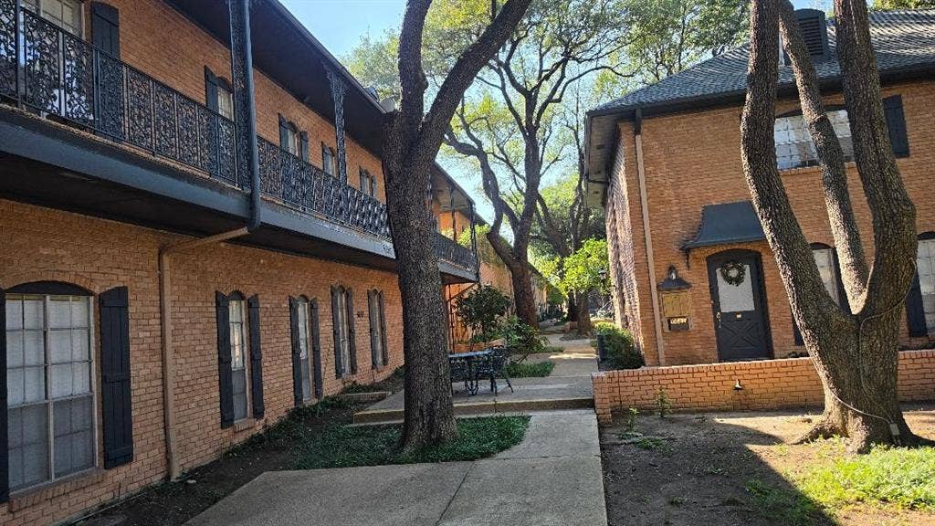 6023 E University Boulevard, #204, Dallas, TX 75206