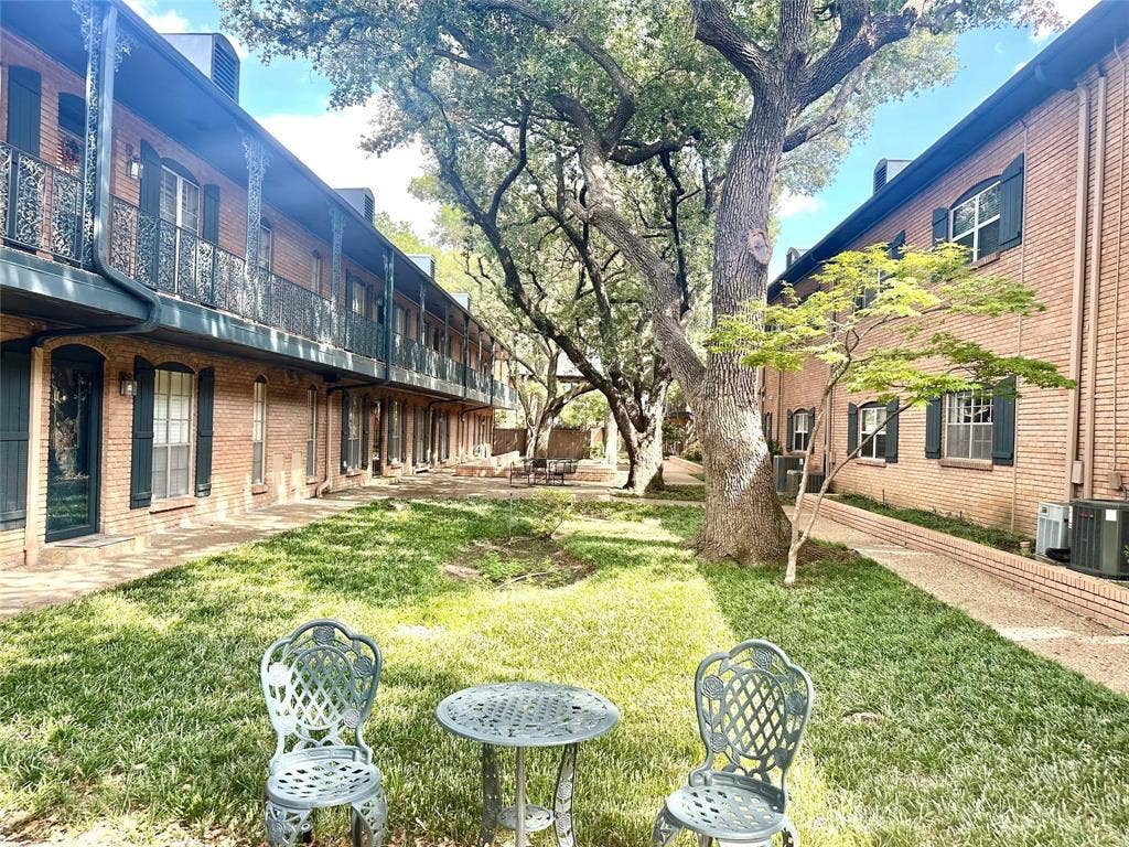 6023 E University Boulevard, #204, Dallas, TX 75206