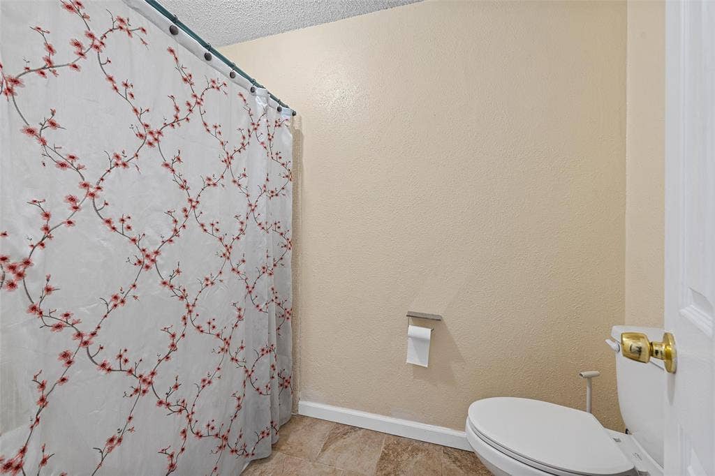129 Texas Avenue, Hewitt, TX 76643
