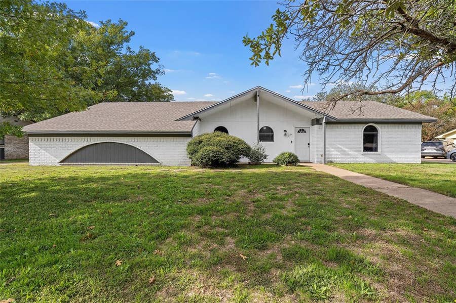 Property photo for 129 Texas Avenue, Hewitt, TX