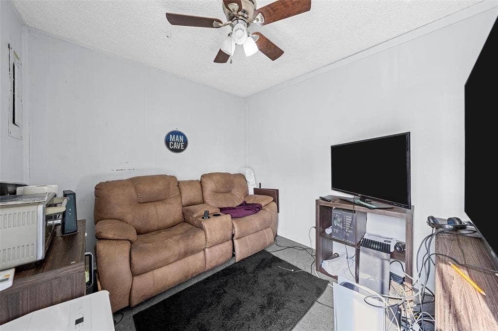 129 Texas Avenue, Hewitt, TX 76643