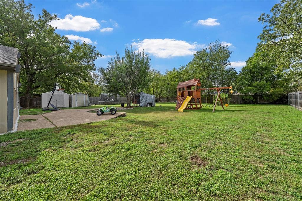 129 Texas Avenue, Hewitt, TX 76643