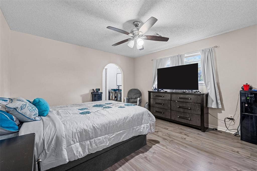 129 Texas Avenue, Hewitt, TX 76643