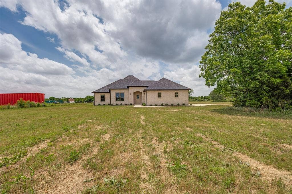 3712 County Road 1102, Celeste, TX 75423