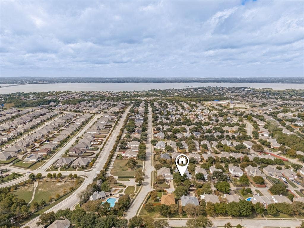 Close proximity to lake and community pool