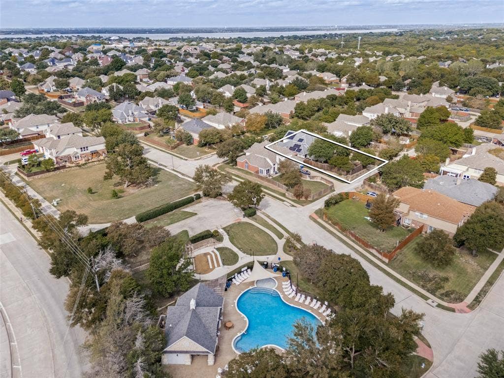 Close proximity to community pool and lake