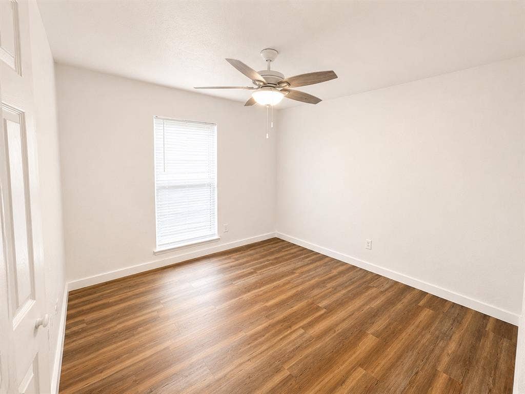 542 Hanover Drive, Allen, TX 75002 Room featuring wood-finish flooring, a ceiling fan with integrated lighting, and a window with blinds
