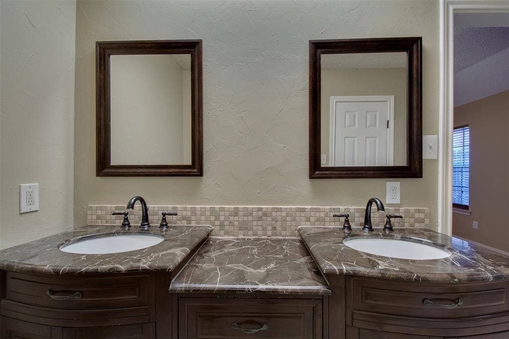 5605 Trails Edge Drive, Arlington, TX 76017