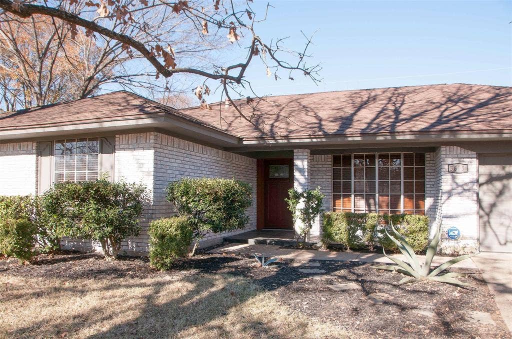 5605 Trails Edge Drive, Arlington, TX 76017
