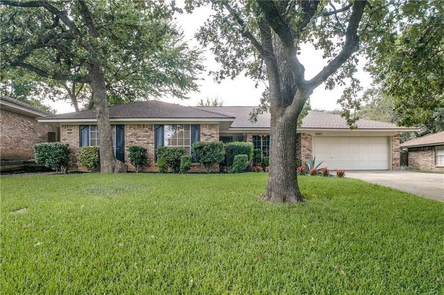 Property photo for 5605 Trails Edge Drive, Arlington, TX