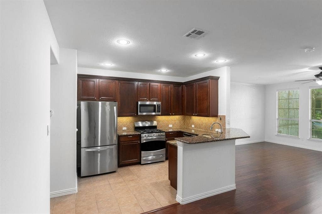 8617 Trolley Trail, McKinney, TX 75070 Beautiful and functional kitchen.