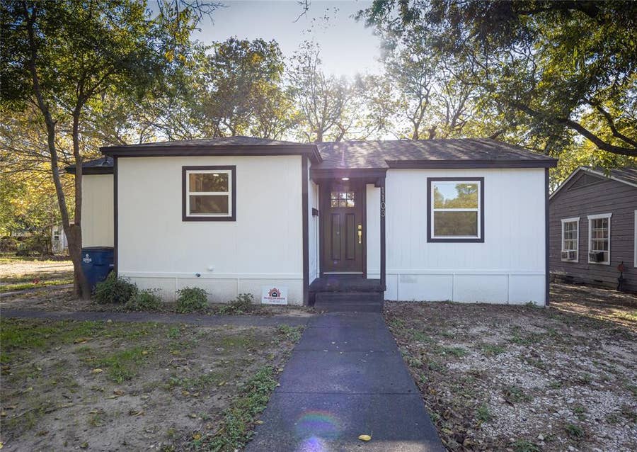 Property photo for 1103 N Sherman Street, Ennis, TX