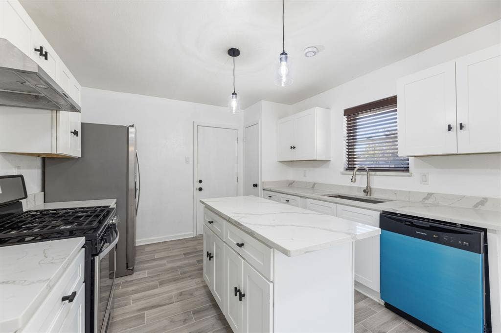 206 Rockaway Drive, Duncanville, TX 75116 The blue on the dishwasher is the protective film from the manufacturer