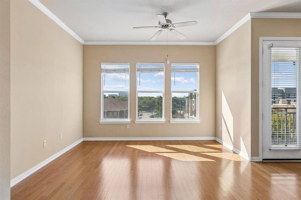Let the sunshine in! Large windows brighten this inviting space throughout the day.