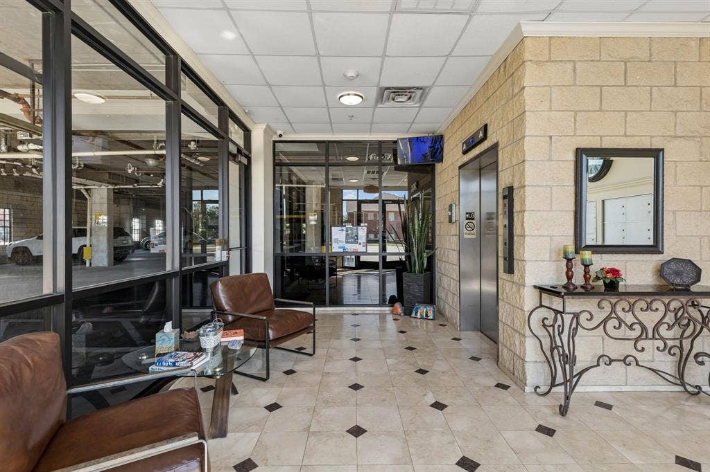 Discover inviting shared spaces that complement the Downtown Plano lifestyle.