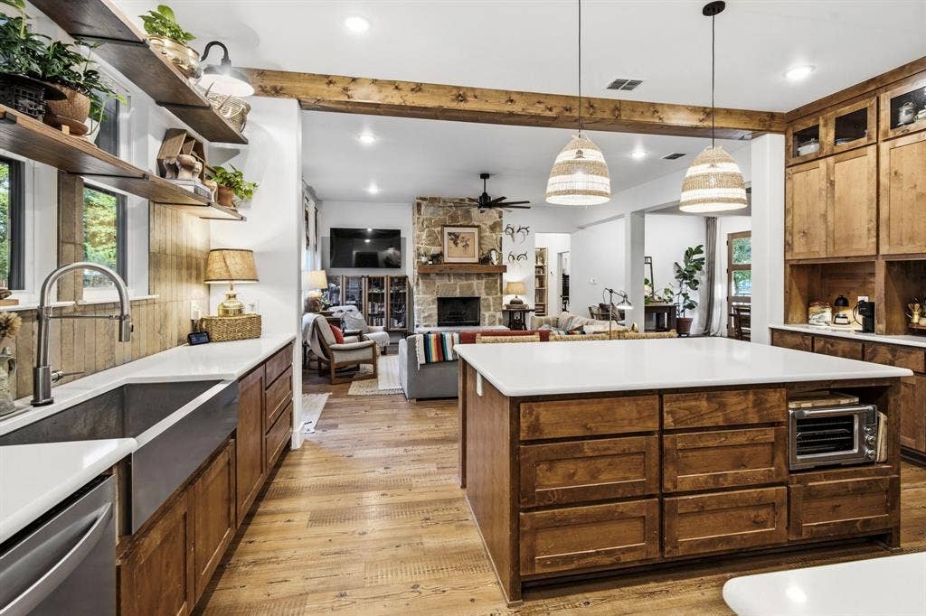 316 Zion Forest Trail, Poolville, TX 76487 Space for entertaining