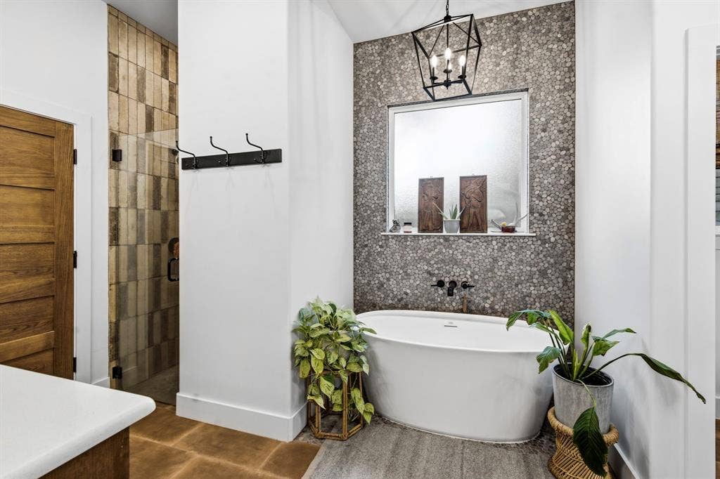 316 Zion Forest Trail, Poolville, TX 76487 Tub and custom tile
