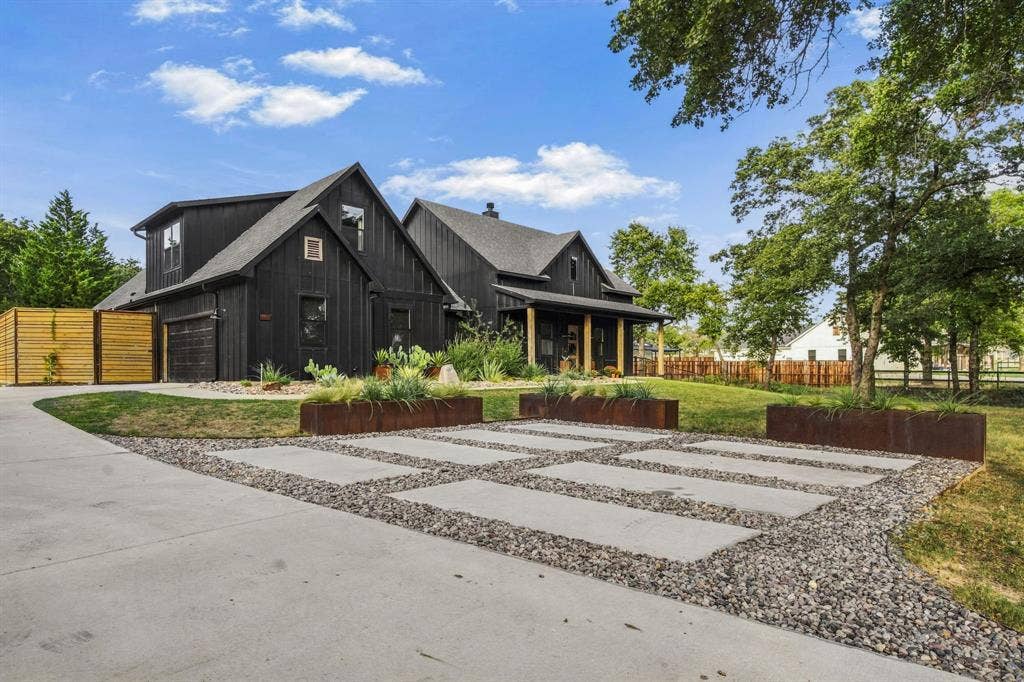 316 Zion Forest Trail, Poolville, TX 76487 Additional guest parking