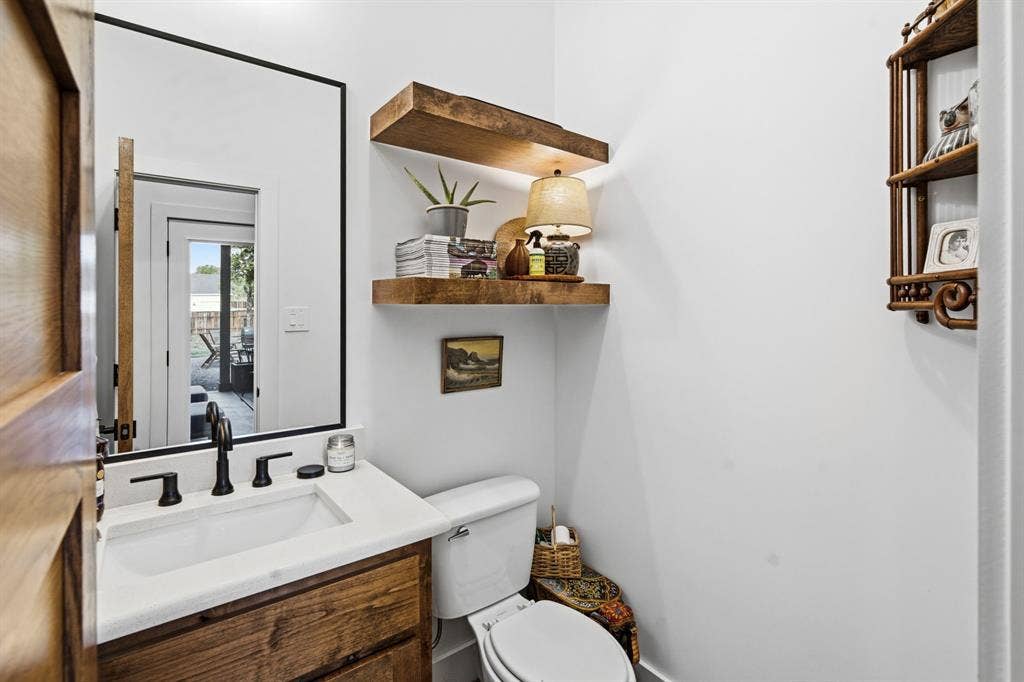 316 Zion Forest Trail, Poolville, TX 76487 Half bath